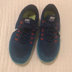 EUC Women’s Nike Free RN Distance Size 10